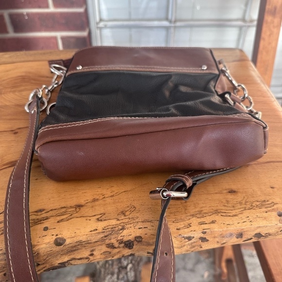 Chaps Two-Tone Leather Shoulder Bag - Picture 6 of 7